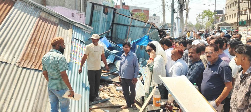 Municipal Councils Yellow Claw Bulldozer Swings Over 22 Kiosks Built on Drain in Ambala Cantt